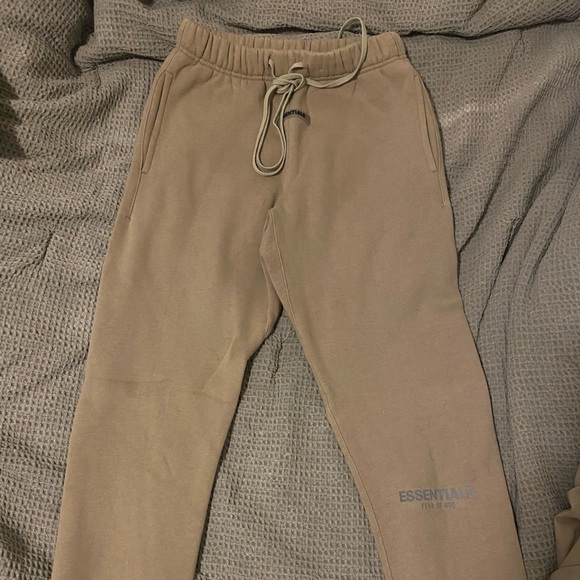 Taupe Essential sweatpants - Picture 1 of 5